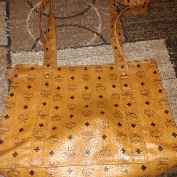 MCM Tote 🤎🖤 - Picture 4 of 16